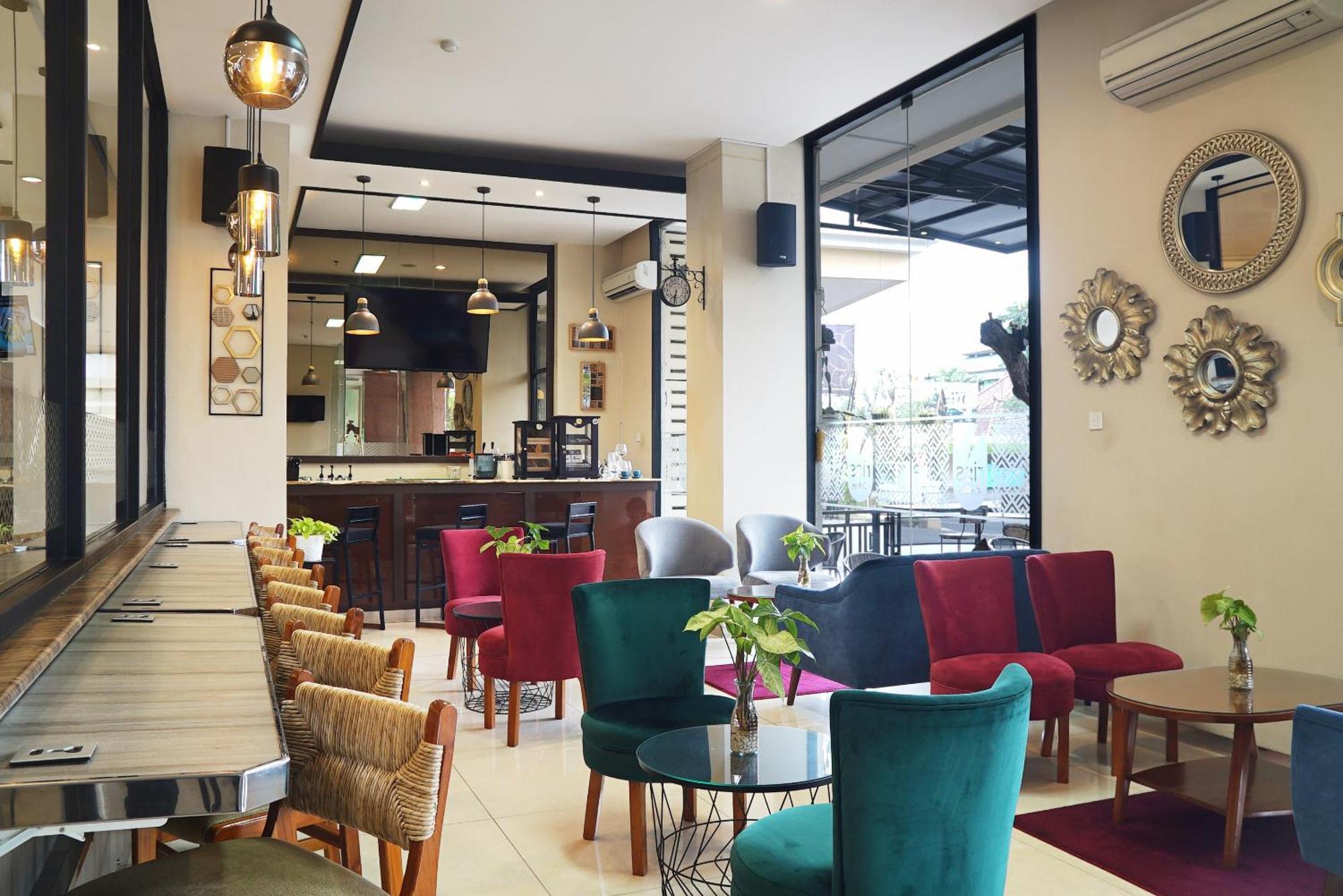 Riss Hotel Malioboro Джокякарта Екстериор снимка