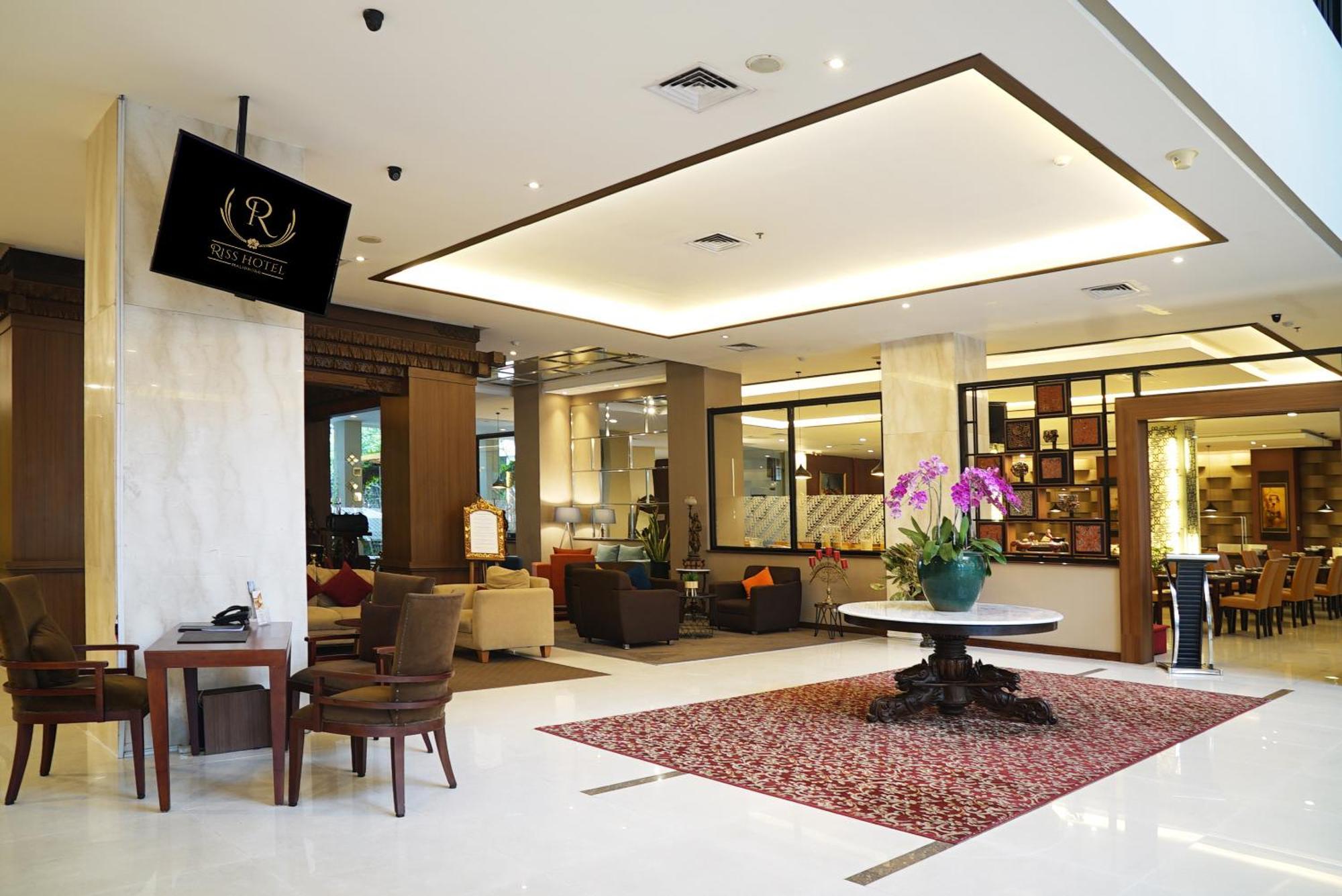 Riss Hotel Malioboro Джокякарта Екстериор снимка